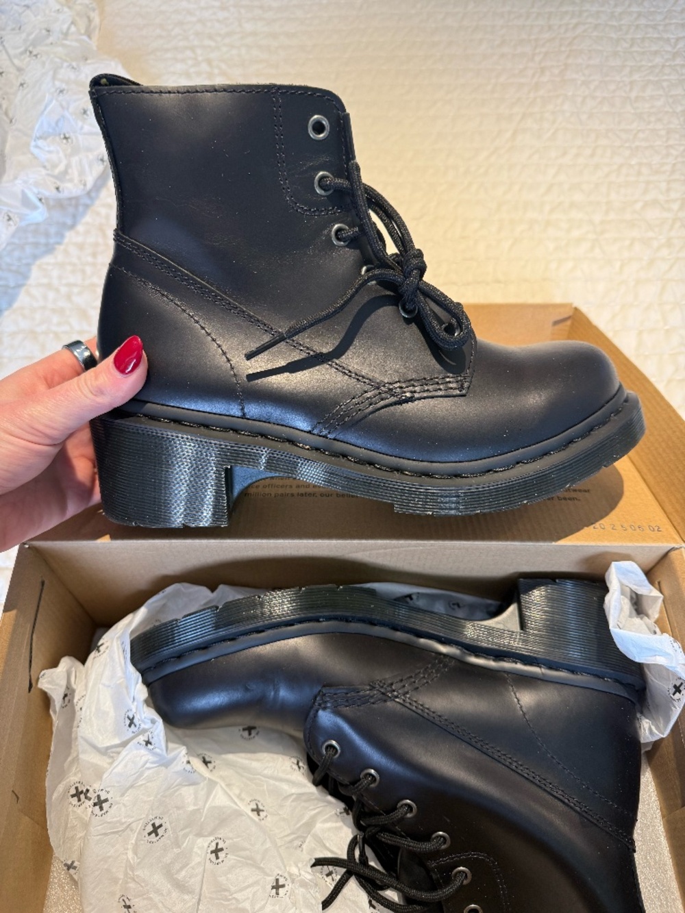 Dr. Martins Alderstone Lace Up - Size 9 BRAND NEW
